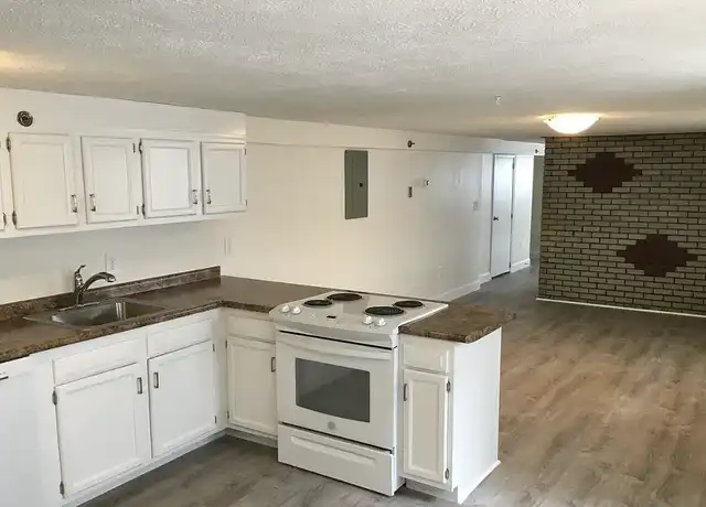 Property at Kiwi - 39 S Main St, Derry, NH, 03038, 3 beds, 1 bath, [object Object]