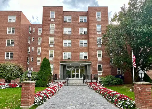 Property at 39 Glenbrook Rd Unit 2U, Stamford, CT, 06902, 2 beds, 1 bath, [object Object]