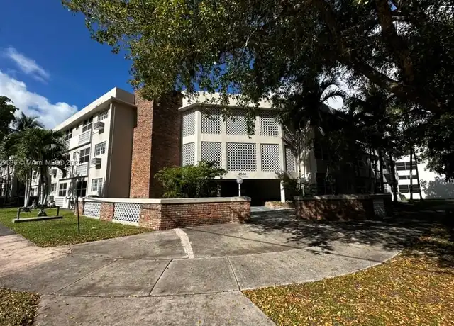 Property at 6580 Santona St Unit A40, Miami, FL, 33146, 1 bed, 2 baths, [object Object]