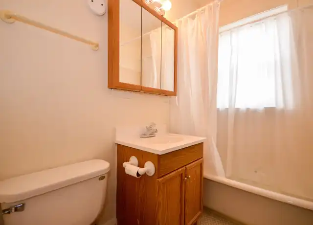 Property at 547 Spring Rd Unit 547 B2, Elmhurst, IL, 60126, 2 beds, 1 bath, [object Object]