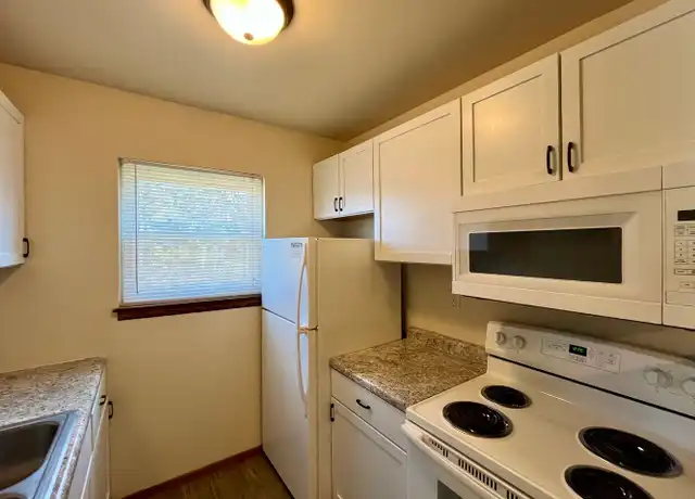 Property at 619 Laurel Ct Unit 202, Marshfield, WI, 54449, 2 beds, 1 bath, [object Object]