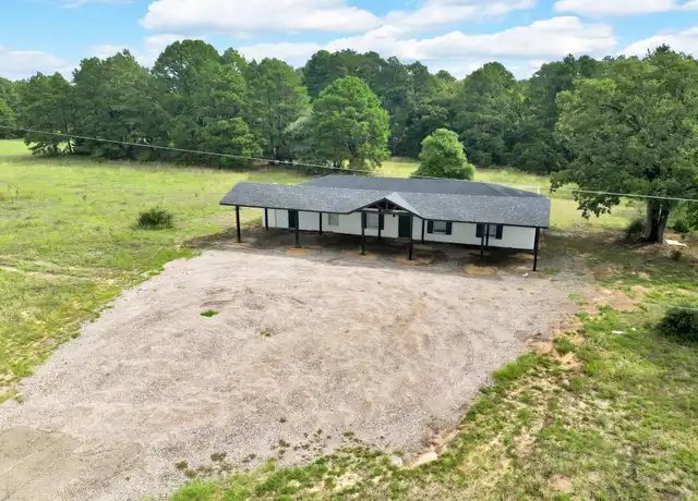 Property at 19470 US Highway 69 N, Lindale, TX, 75771, 4 beds, 1 bath, [object Object]