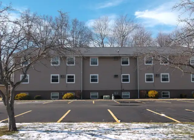 Property at 293 Maplewood Dr Unit 293-104, Cortland, OH, 44410, 1 bed, 1 bath, [object Object]