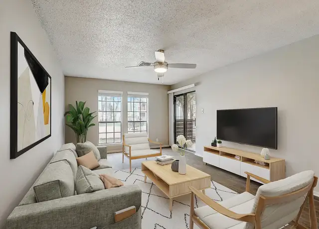 Photo of 575 E Torrey St, New Braunfels, TX 78130