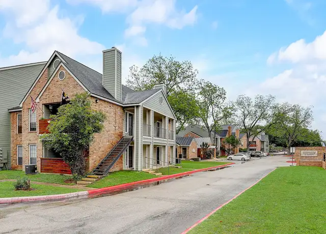 Photo of 575 E Torrey St, New Braunfels, TX 78130