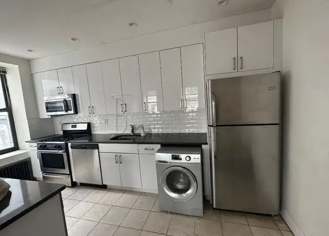 Property at 24-1 31st St Unit 2A, Astoria, NY, 11102, 3 beds, 1 bath, [object Object]