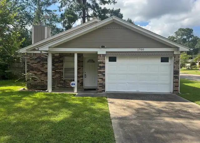 Property at 1700 Tyler St, Conroe, TX, 77301, 3 beds, 2 baths, [object Object]
