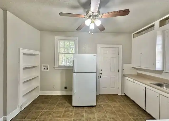Property at 435 S College Ave Unit B, Tyler, TX, 75702, 2 beds, 2 baths, [object Object]