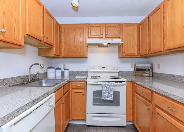 Property at Lakeview Apartments - 440 Meriden Rd, Waterbury, CT, 06705, 1-2 bed, 1 bath, [object Object]