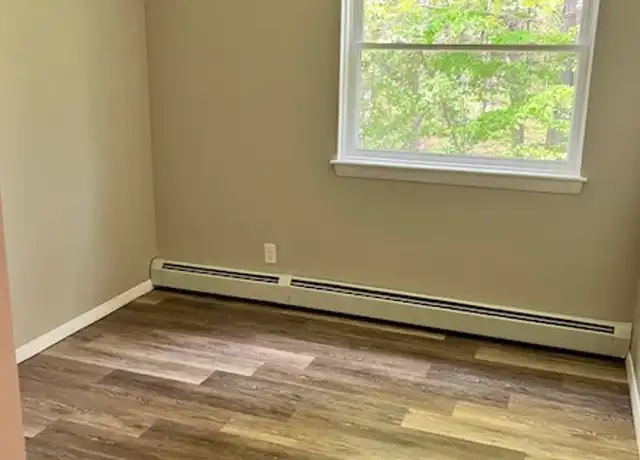 Property at 17 Wadsworth Rd Unit 18, Brunswick, ME, 04011, 3 beds, 1 bath, [object Object]