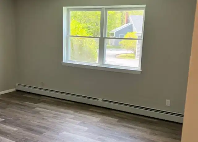 Property at 17 Wadsworth Rd Unit 18, Brunswick, ME, 04011, 3 beds, 1 bath, [object Object]