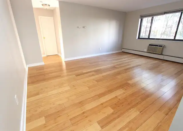 Property at 513 N Neville St Unit B-4, Pittsburgh, PA, 15213, 1 bed, 1 bath, [object Object]