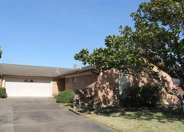 Property at 125 Talisman St, Lake Jackson, TX, 77566, 3 beds, 2 baths, [object Object]