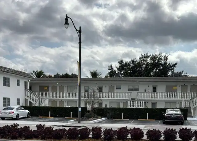 Property at 5420 Hollywood Blvd Unit 109, Hollywood, FL, 33021, 2 beds, 2 baths, [object Object]