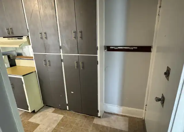 Property at 61 Hill St Unit 1R, West Springfield, MA, 01089, 2 beds, 1 bath, [object Object]