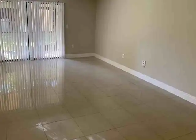 Property at 231 Palm Cir E, Pembroke Pines, FL, 33025, 2 beds, 2 baths, [object Object]