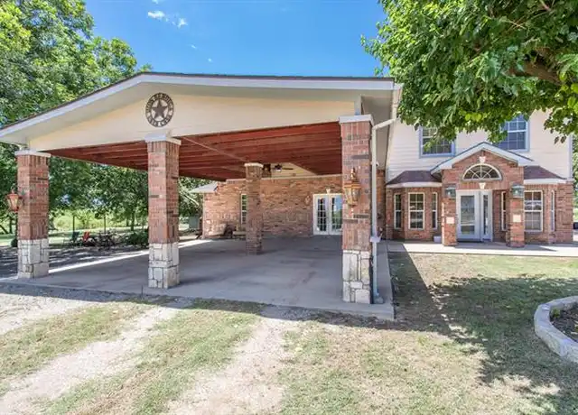 Property at 102 W Britton St, Krum, TX, 76249, 4 beds, 3 baths, [object Object]