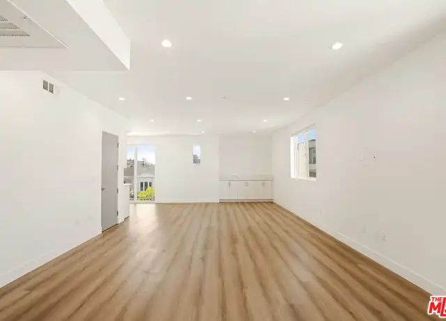 Property at 834 S Shenandoah St Unit 3, Los Angeles, CA, 90035, 3 beds, 3.5 baths, [object Object]
