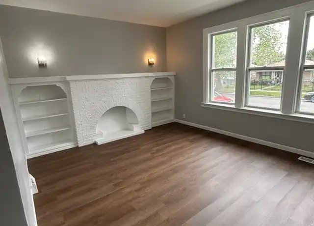 Property at 7021 S Woodlawn Ave, Chicago, IL, 60637, 5 beds, 2 baths, [object Object]
