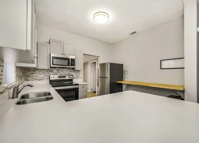 Property at 6650 106th St, Seminole, FL, 33772, 1 bed, 1 bath, [object Object]