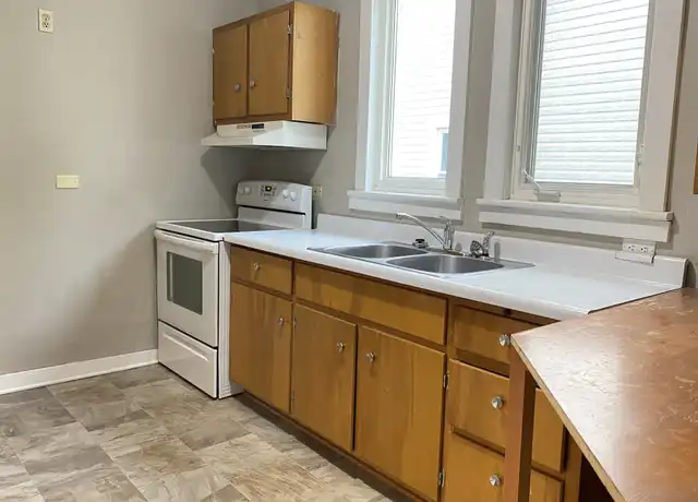 Property at 1021 5th Ave, Eau Claire, WI, 54703, 3 beds, 1 bath, [object Object]