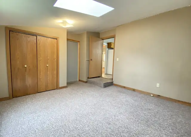 Property at 1021 5th Ave, Eau Claire, WI, 54703, 3 beds, 1 bath, [object Object]