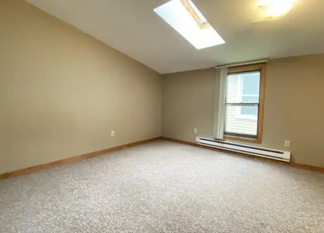 Property at 1021 5th Ave, Eau Claire, WI, 54703, 3 beds, 1 bath, [object Object]