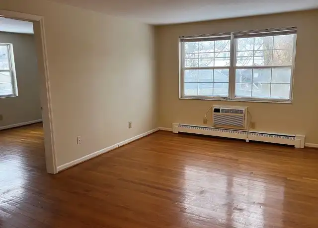 Property at 940-950 E North Broadway St Unit 950-25, Columbus, OH, 43224, 2 beds, 1 bath, [object Object]