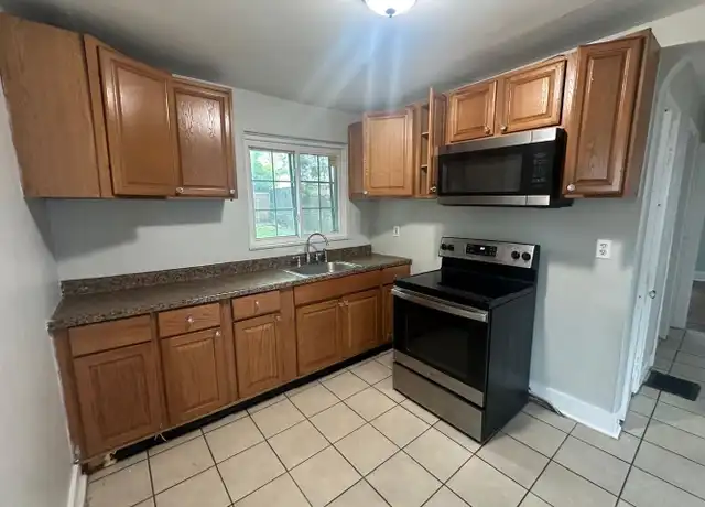 Property at 123 Southview St, Waterbury, CT, 06706, 3 beds, 1 bath, [object Object]