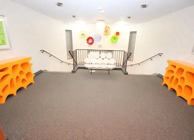 Property at Royal Windsor - 222 Melwood Ave, Pittsburgh, PA, 15213, 1 bed, 1 bath, [object Object]