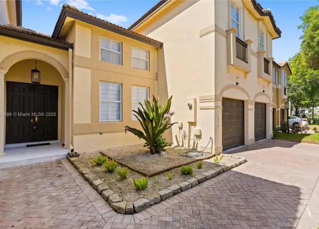 Property at 11032 NW 48th Ln, Doral, FL, 33178, 4 beds, 3 baths, [object Object]