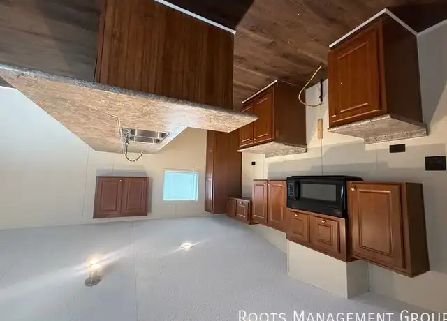 Property at 3831 SW South Park Ave Unit E19CS, Topeka, KS, 66609, 3 beds, 2 baths, [object Object]