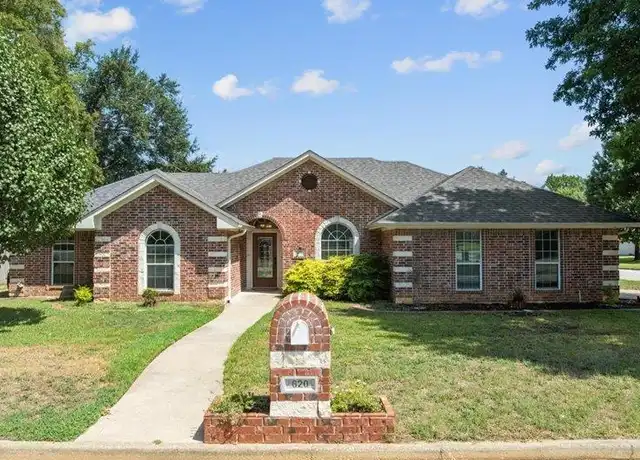Property at 620 William Dr, Lindale, TX, 75771, 4 beds, 2 baths, [object Object]