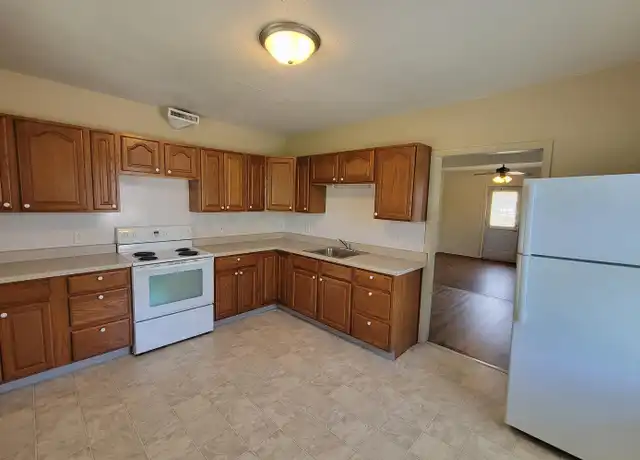 Property at 604 W Seerley Blvd Unit 1/2, Cedar Falls, IA, 50613, 4 beds, 1.5 baths, [object Object]