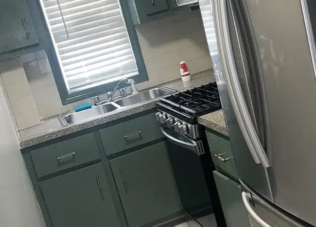Property at 171 Crapo St Unit 1, New Bedford, MA, 02744, 3 beds, 1 bath, [object Object]