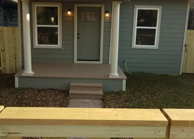 Property at 1016 Center St, San Antonio, TX, 78202, 3 beds, 2 baths, [object Object]