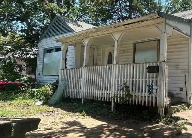 Property at 314 W Clarendon Dr, Dallas, TX, 75208, 4 beds, 2 baths, [object Object]