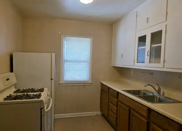 Property at 1521 W 20th St, Sioux City, IA, 51103, 1 bed, 1 bath, [object Object]