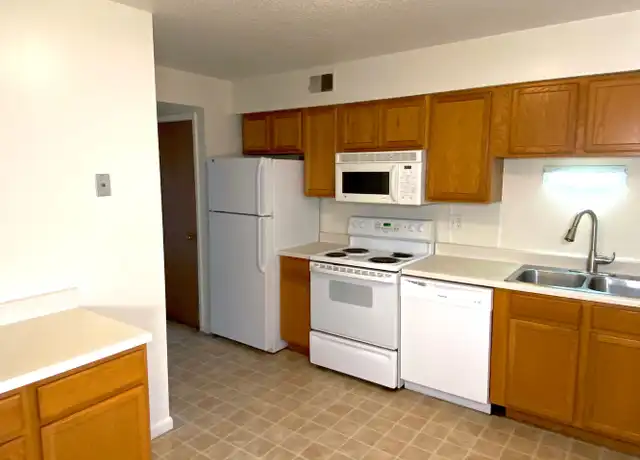 Property at 700 Carriage Hl Unit 716-5, Iowa City, IA, 52246, 2 beds, 1.5 baths, [object Object]