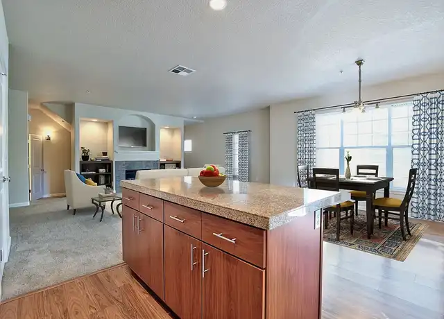 Property at Sunset Crossing - 17999 NW Evergreen Pkwy, Beaverton, OR, 97006, 2 beds, 1 bath, [object Object]
