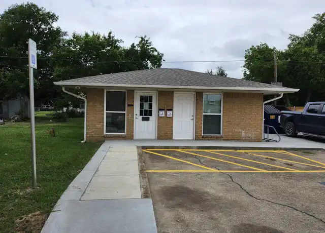 Property at 306 West Avenue D Unit D, Rosebud, TX, 76570, 1 bed, 1 bath, [object Object]