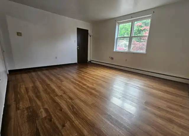 Property at 240 E Grove St Unit 4, Clarks Green, PA, 18411, 2 beds, 1 bath, [object Object]