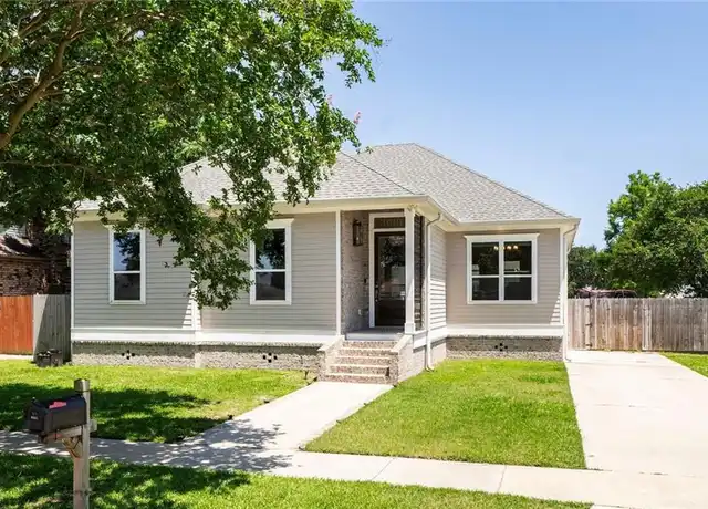 Property at 3601 Plaza Dr, Chalmette, LA, 70043, 4 beds, 2 baths, [object Object]