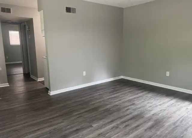 Property at 2124 Cherokee Pkwy Unit 2124CHE-301, Louisville, KY, 40204, 1 bed, 1 bath, [object Object]