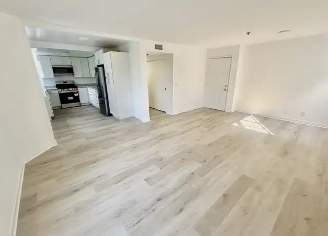 Property at 555 Oak St Unit 204, Glendale, CA, 91204, 3 beds, 2 baths, [object Object]