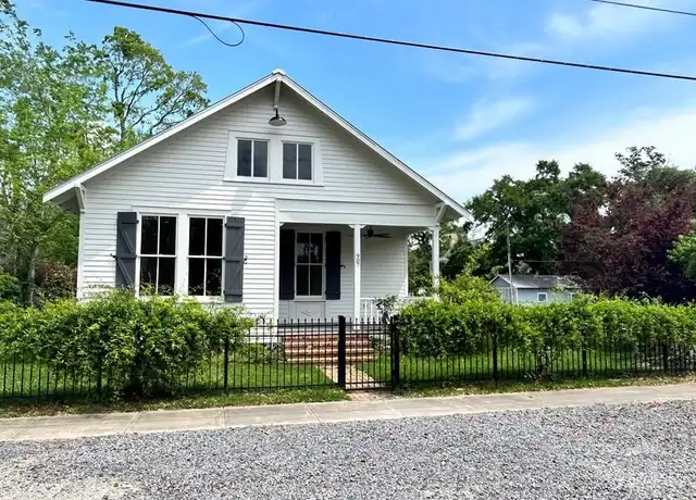 Property at 907 Pine St, Madisonville, LA, 70447, 3 beds, 2 baths, [object Object]