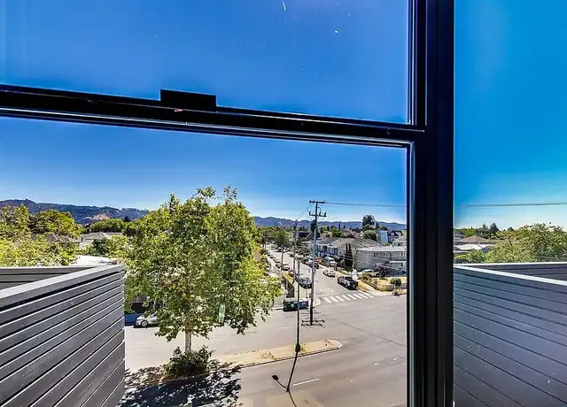 Photo of 950 63rd St, Emeryville, CA 94608