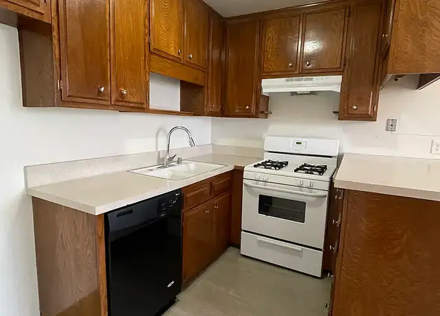 Photo of 331 Eucalyptus Dr, El Segundo, CA 90245