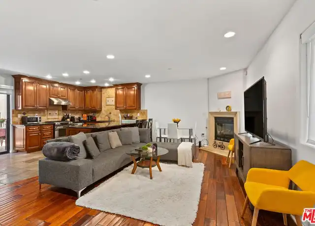 Property at 1146 Hacienda Pl Unit 17, West Hollywood, CA, 90069, 3 beds, 2 baths, [object Object]