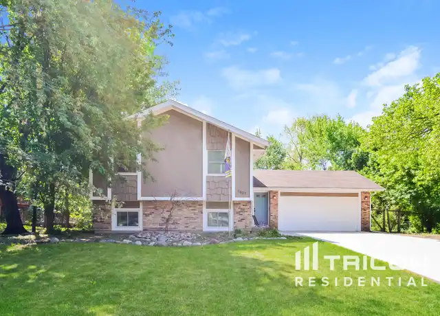 Property at 7407 Laredo Dr, Chanhassen, MN, 55317, 4 beds, 2 baths, [object Object]